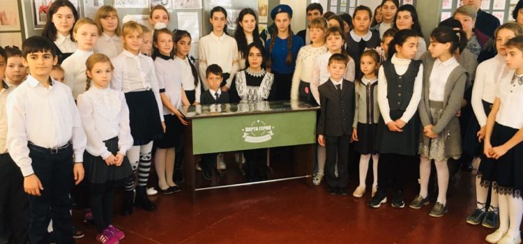 «ПАРТА ГЕРОЯ» ПОЯВИЛАСЬ В ШКОЛЕ СЕЛА КРУГЛОЛЕССКОГО