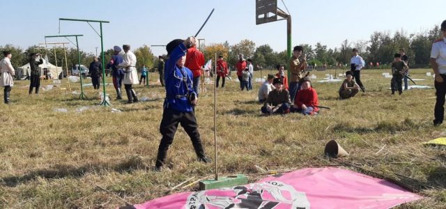 КАЗАКИ СТАВРОПОЛЬЯ ПОКАЗАЛИ СВОЕ МАСТЕРСТВО В РУБКЕ ШАШКОЙ НА КУБАНИ