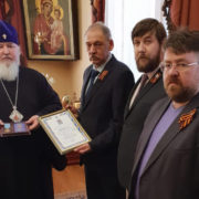 ТЕРСКИЕ КАЗАКИ НАГРАДИЛИ МИТРОПОЛИТА КИРИЛЛА ЗА СОДЕЙСТВИЕ ВОЗРОЖДЕНИЮ КАЗАЧЕСТВА НА СЕВЕРНОМ КАВКАЗЕ