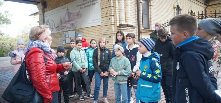 Казаки провели для школьников экскурсионный тур по историко-культурным местам Шпаковского района