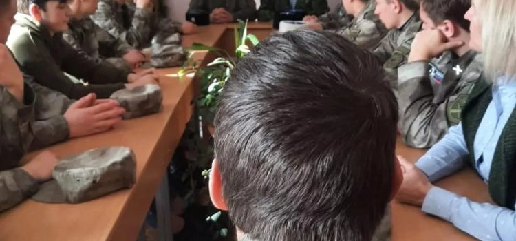 Казаки Михайловского станичного казачьего общества провели встречу с воспитанниками клуба “Казачий стан”