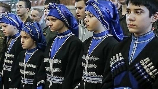 К истории традиционного костюма обратились на занятиях Архиерейского казачьего конвоя