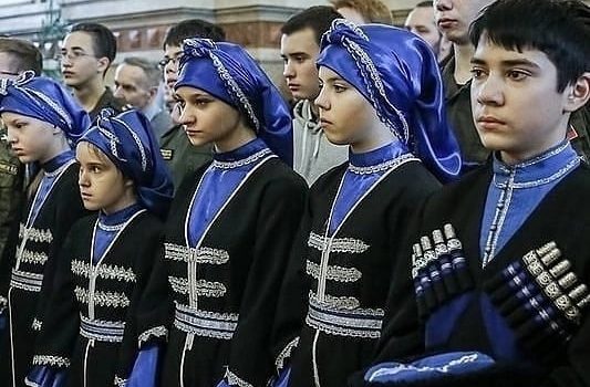 К истории традиционного костюма обратились на занятиях Архиерейского казачьего конвоя