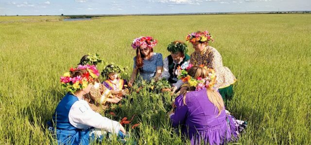В поселке Советское Руно прошел открытый районный фестиваль “Троицкие гуляния”