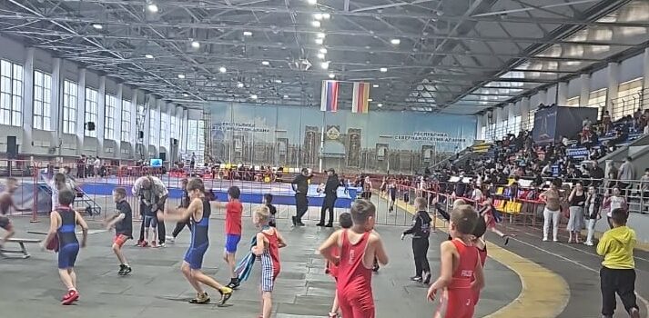 Ставропольские казачата приняли участие в межрегиональном турнире по греко-римской борьбе