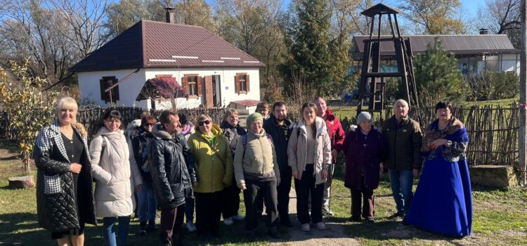 Читатели Ставропольской краевой библиотеки для слепых и слабовидящих посетили казачье подворье Горячеводской общины
