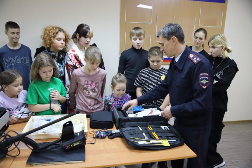 Воспитанники солнечнодольского патриотического клуба познакомились с миром криминалистики