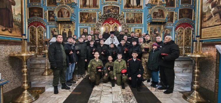Казаки Невинномысска вместе с молодежью помолились за убиенных предков