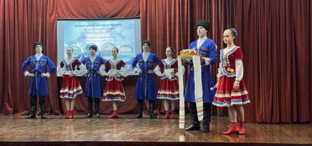 Казачий ансамбль из пятигорской школы радушно встретили в Индии