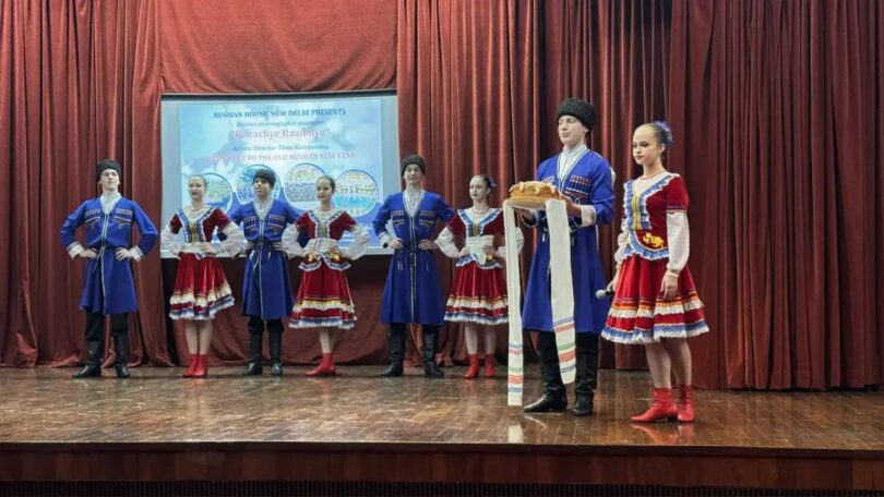 Казачий ансамбль из пятигорской школы радушно встретили в Индии
