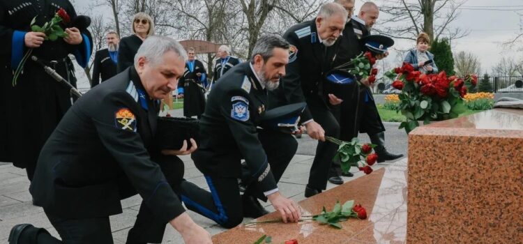 Казаки почтили память жертв трагедий в Беслане и времен Гражданской войны