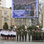 Под сенью святого Георгия: в Ставрополе прошёл первый строевой смотр казачат региона