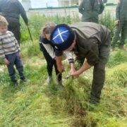 Мастер-класс по старинным орудиям труда провели для молодежи казаки с. Новоселицкого