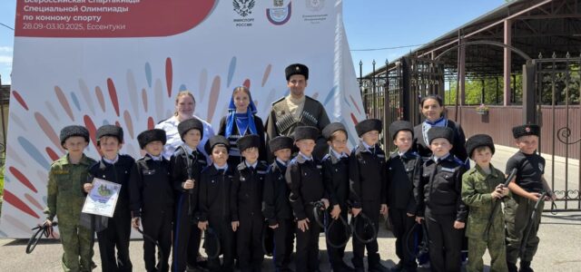Казачата Архиерейского казачьего конвоя прошли через обряд посажения на коня