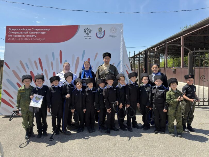 Казачата Архиерейского казачьего конвоя прошли через обряд посажения на коня