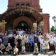 В храме станицы Наурской отслужили Божественную литургию в День наурской казачки