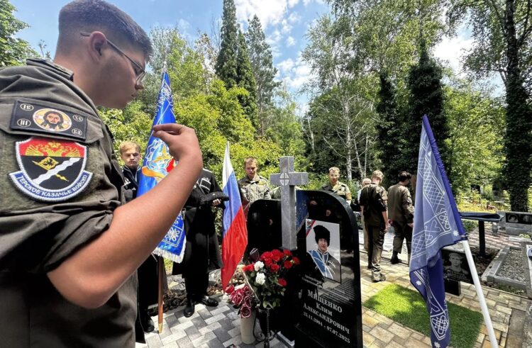 Архиерейский казачий конвой почтил память погибшего в зоне СВО воспитанника