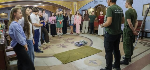 Архиерейский казачий конвой провёл час ТакМеда для участников епархиального молодёжного клуба