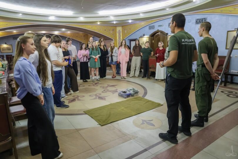 Архиерейский казачий конвой провёл час ТакМеда для участников епархиального молодёжного клуба