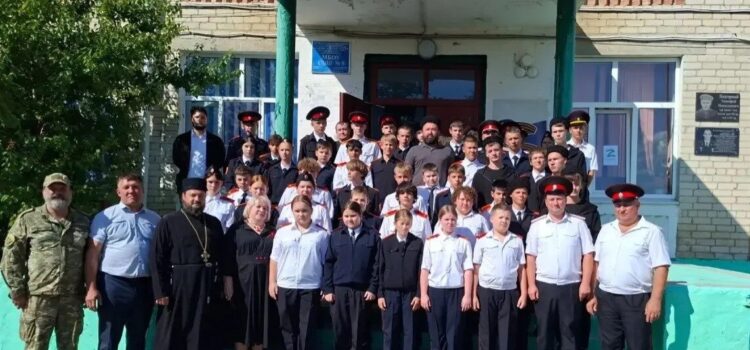 Невинномысские казачата встретились с временно исполяющим обязанности войскового атамана