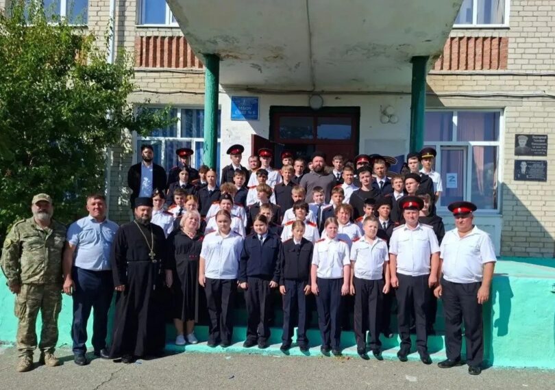 Невинномысские казачата встретились с временно исполяющим обязанности войскового атамана
