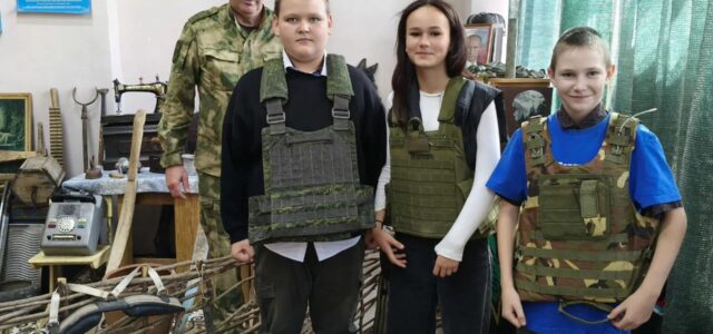 Урок мужества провели для ребят в Круглолесском хуторском казачьем обществе