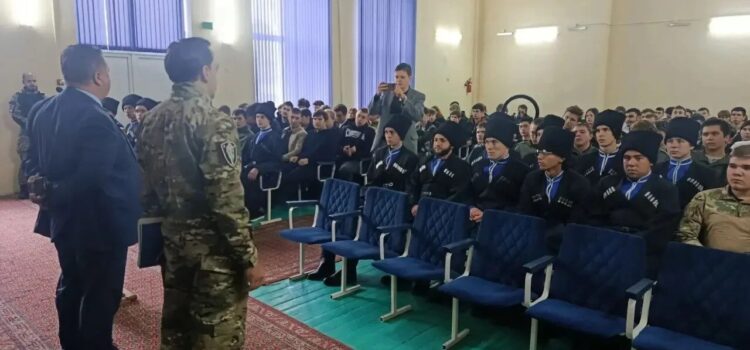 Заместитель атамана Терского казачьего войска Павел Бондарев встретился со студентами Железноводского художественно-строительного техникума