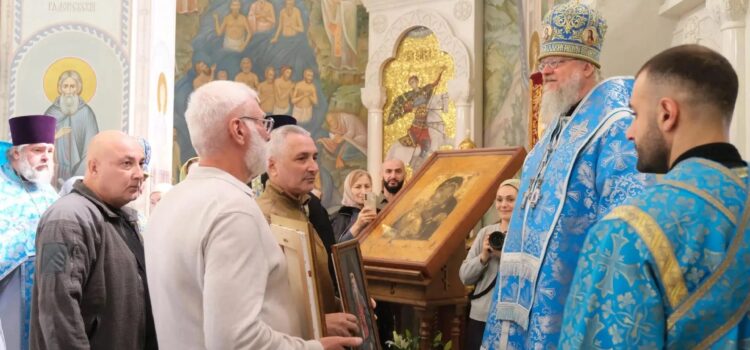 Галерея портретов архиереев Владикавказской епархии передана в дар Владыке Герасиму