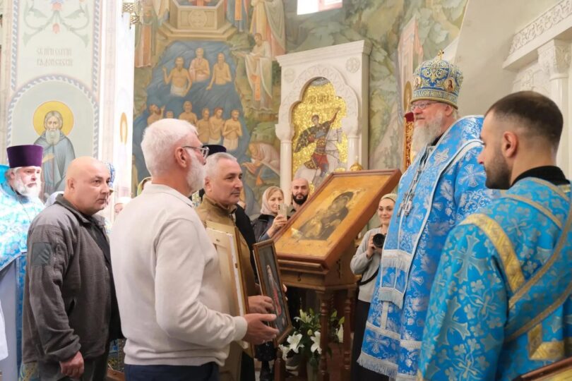 Галерея портретов архиереев Владикавказской епархии передана в дар Владыке Герасиму